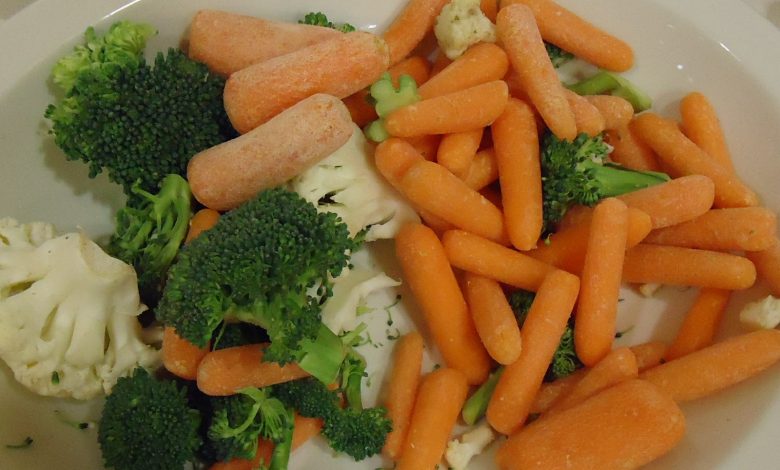A platter of carrots, broccoli and cauliflower.